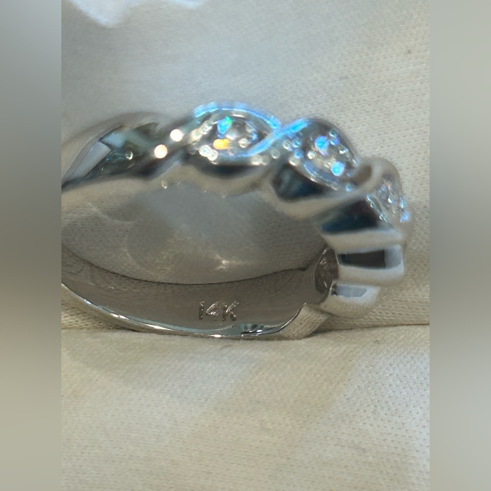 14KT White Gold Natural Diamonds Band - Picture 7 of 10